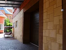 Пример оформления интерьера камнем Машук фото 15