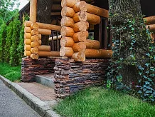 Пример оформления интерьера камнем Дарьял фото 3